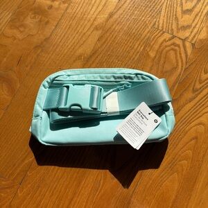 Lululemon Everywhere Belt Bag Mint 1L
